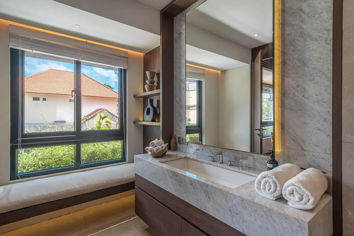 Prázdninový dům Sujiva Estate - Tranquil 5Br Villa W Huge Pool! Seminyak
