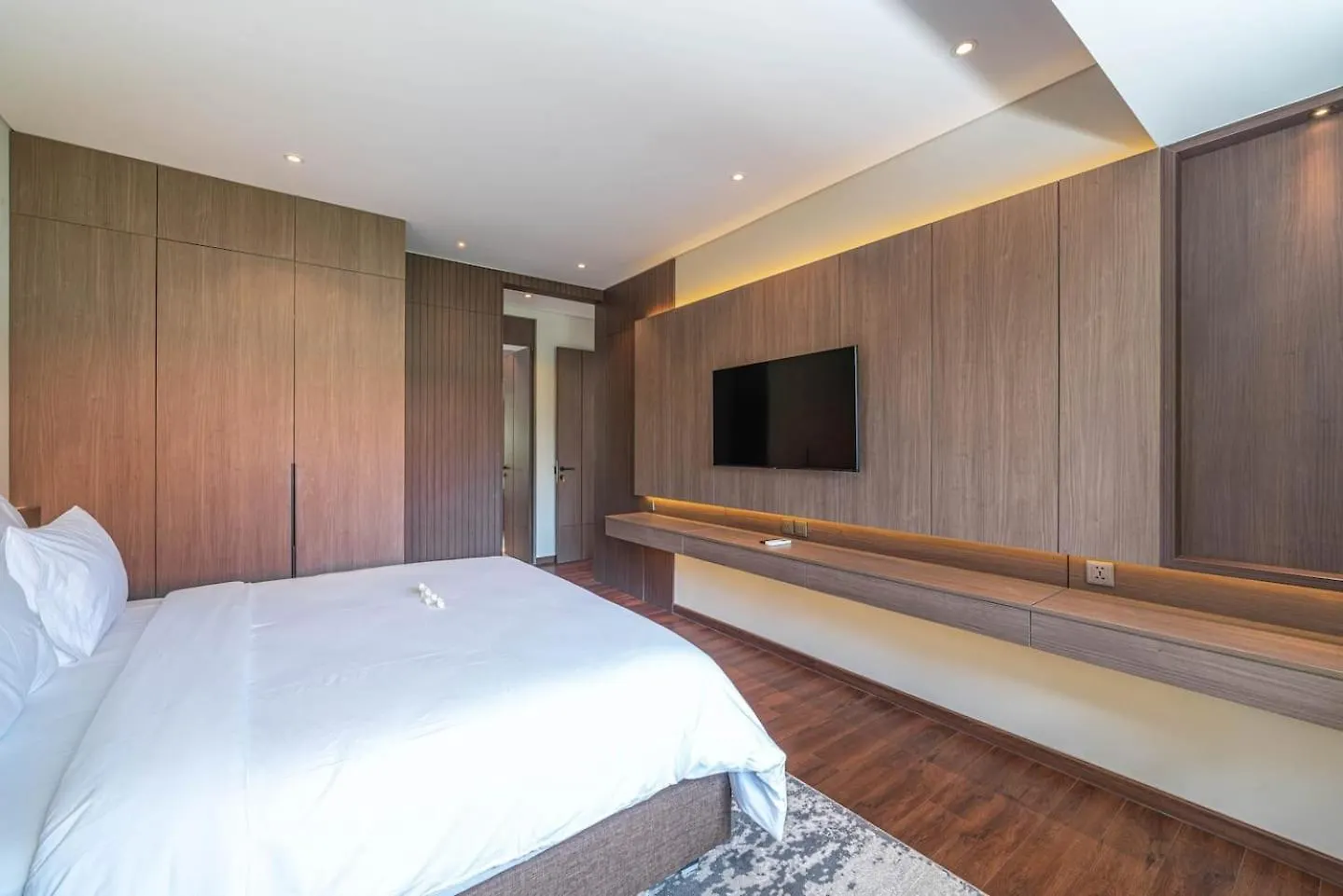 Sujiva Estate - Tranquil 5Br Villa W Huge Pool! Seminyak  0*, Seminyak (Bali)