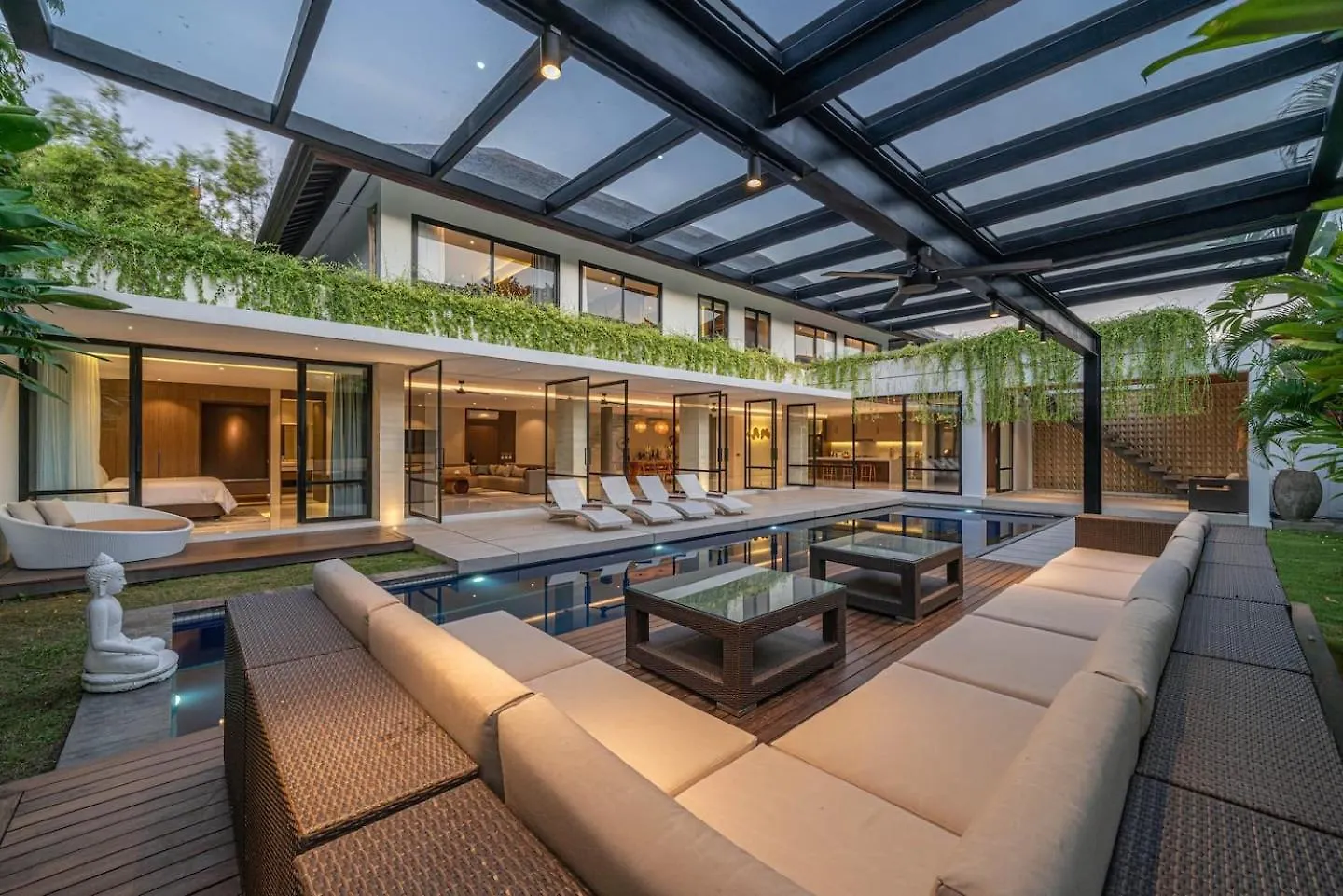 Sujiva Estate - Tranquil 5Br Villa W Huge Pool! Seminyak  Holiday home Seminyak (Bali)