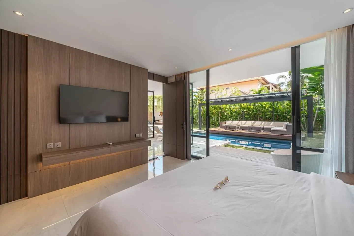 Sujiva Estate - Tranquil 5Br Villa W Huge Pool! Seminyak  0*, Seminyak (Bali) Indonesia