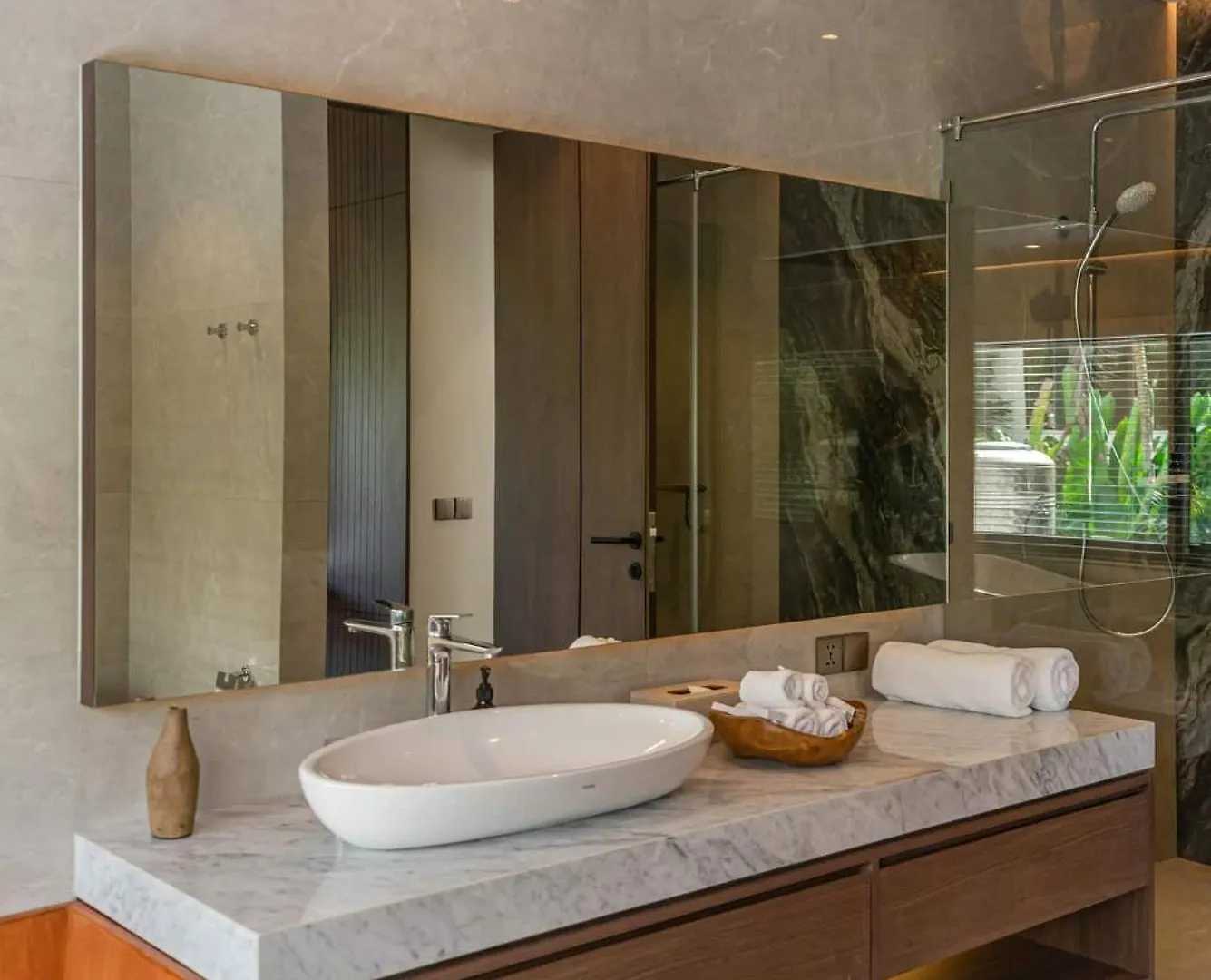 Sujiva Estate - Tranquil 5Br Villa W Huge Pool! Seminyak  0*, Seminyak (Bali) Indonesia